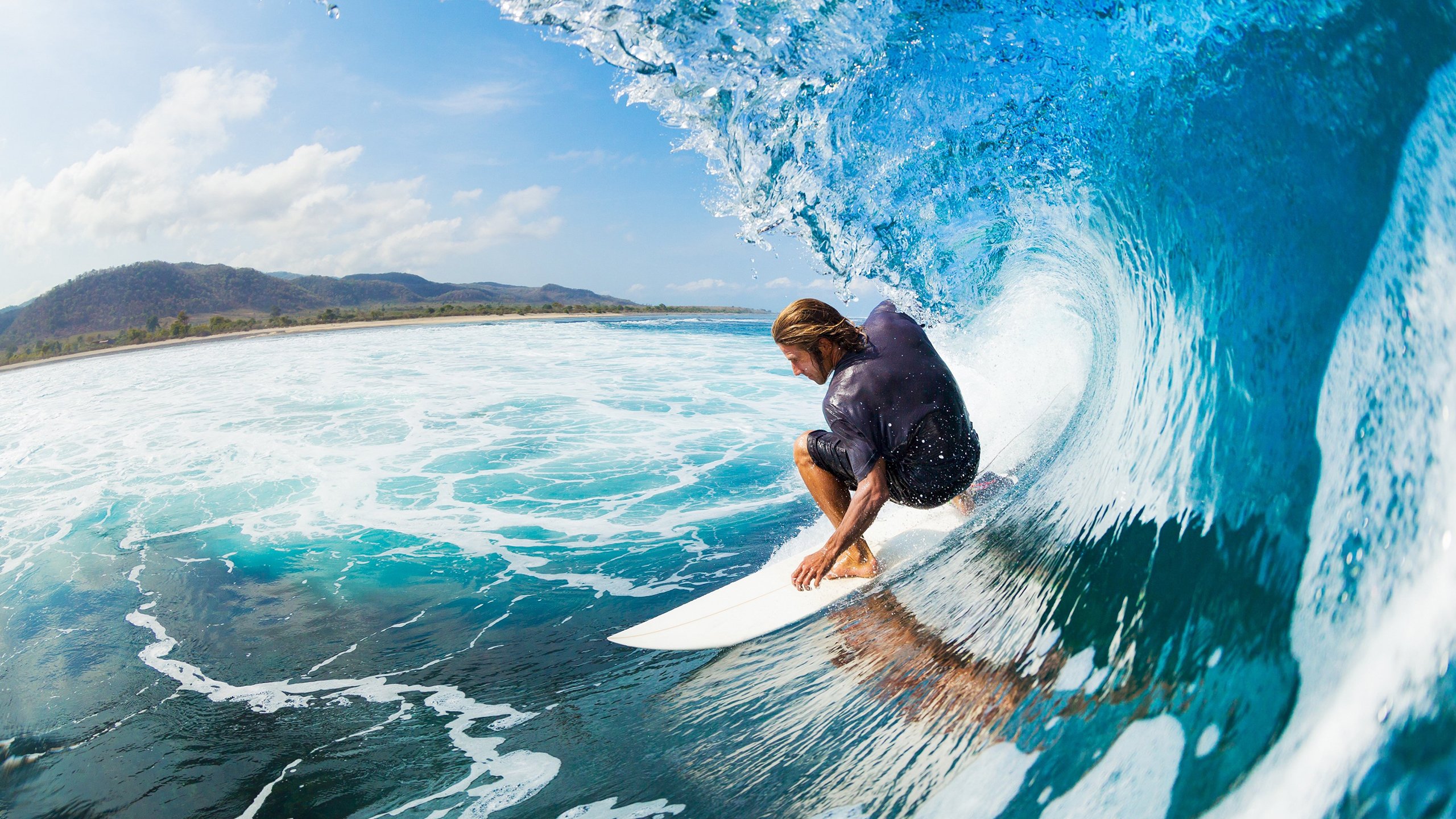 F1街道赛焦点战，魔术粉碎鹈鹕，速度与策略的双重盛宴