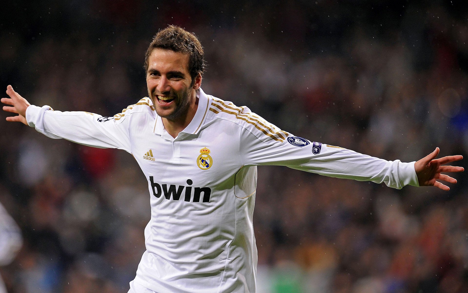 赛道与球场,当F1新赛季的轰鸣遇见广东队的狂胜