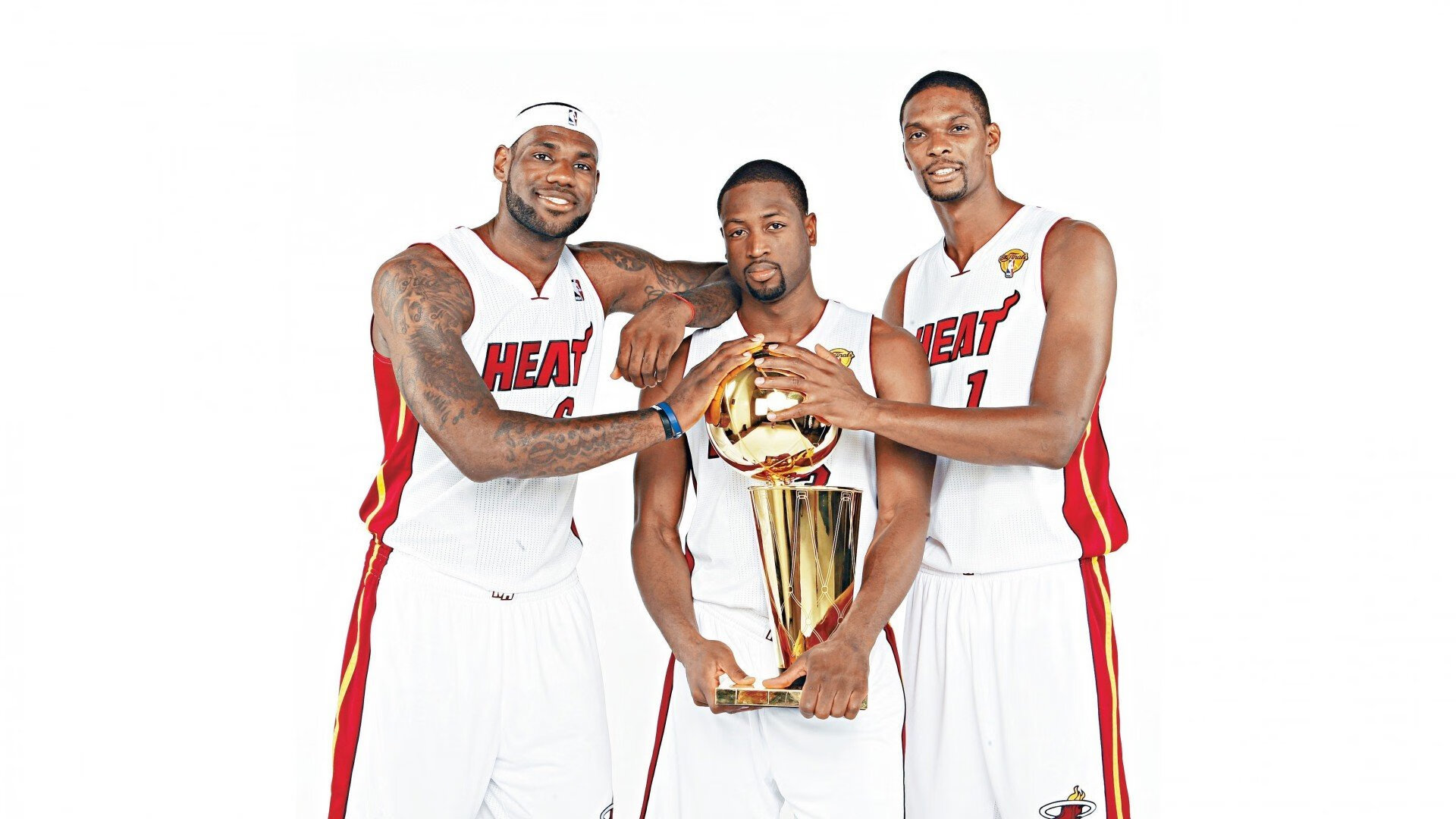 西亚卡姆统治全场，雷霆提前终结悬念，雄鹿王朝暗夜中的警钟